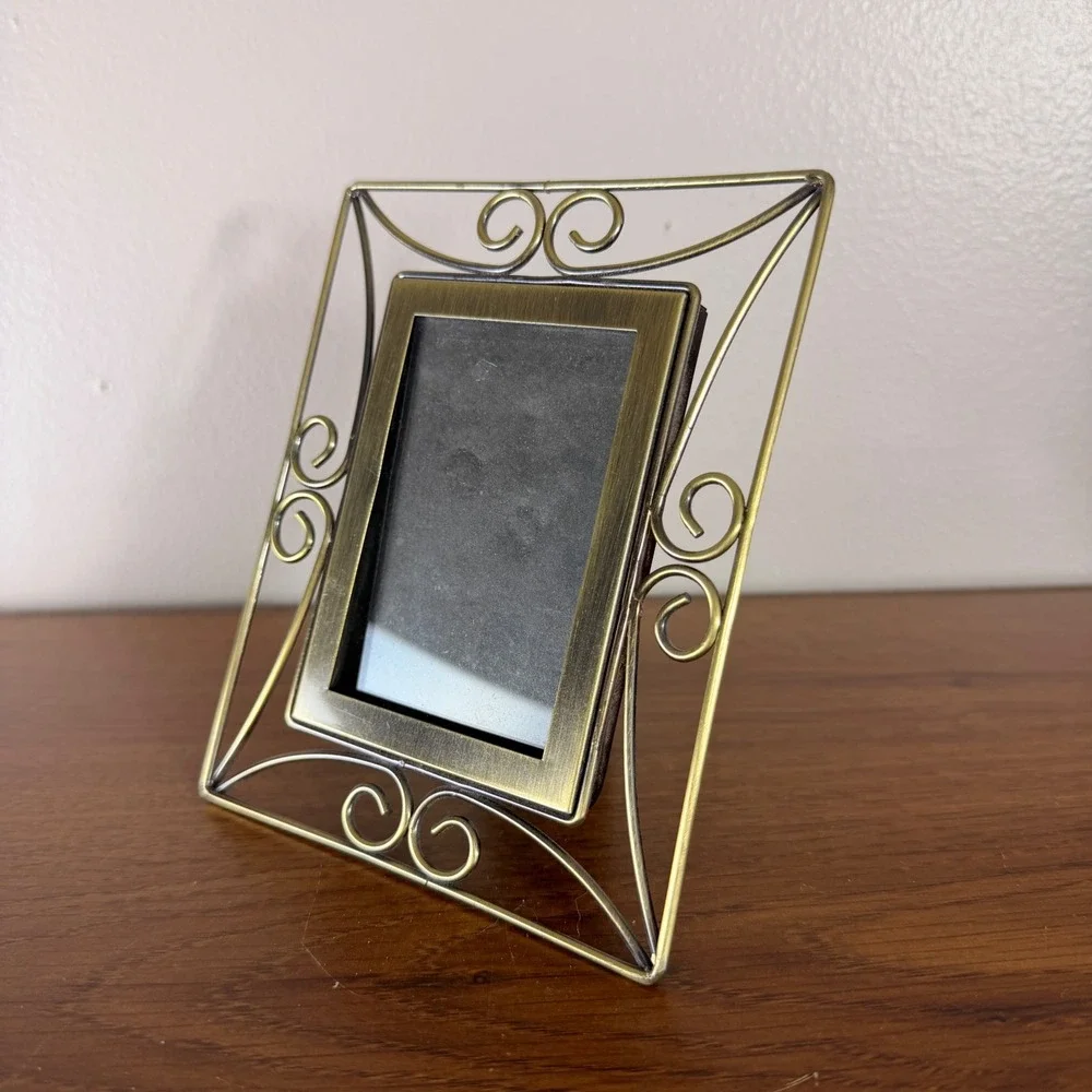 Vintage Style Brass Tone Scrollwork Picture Frame 3x5 Tabletop Ornate Metal